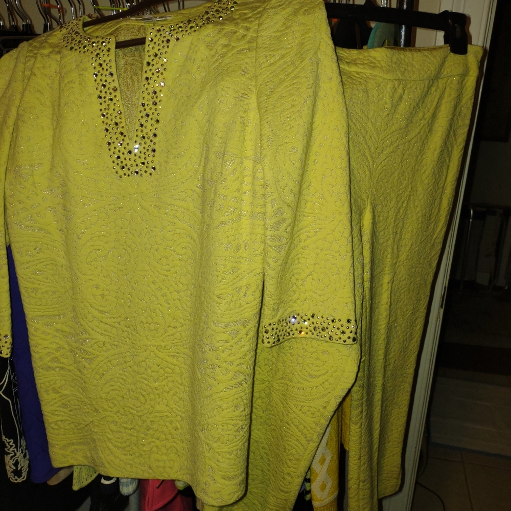 St. John Light Green Embellished Pants & Top Set